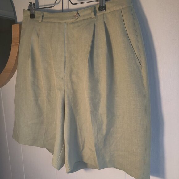 E.P. Golf Pro Womens Shorts Sz 14 front button & elasticised waist. Spring Green - Picture 2 of 6
